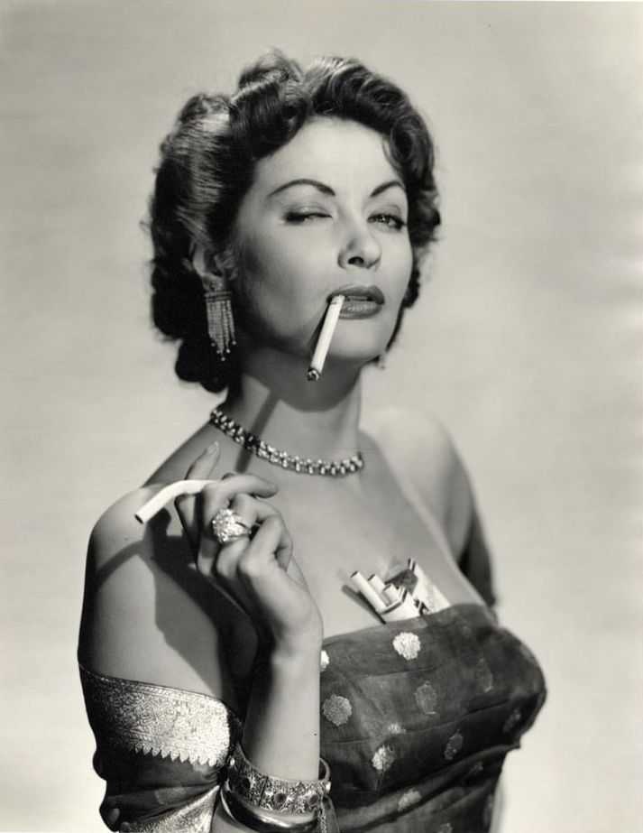 51 Sexy Yvonne De Carlo Boobs Pictures Which Will Get All Of You Perspiring 42