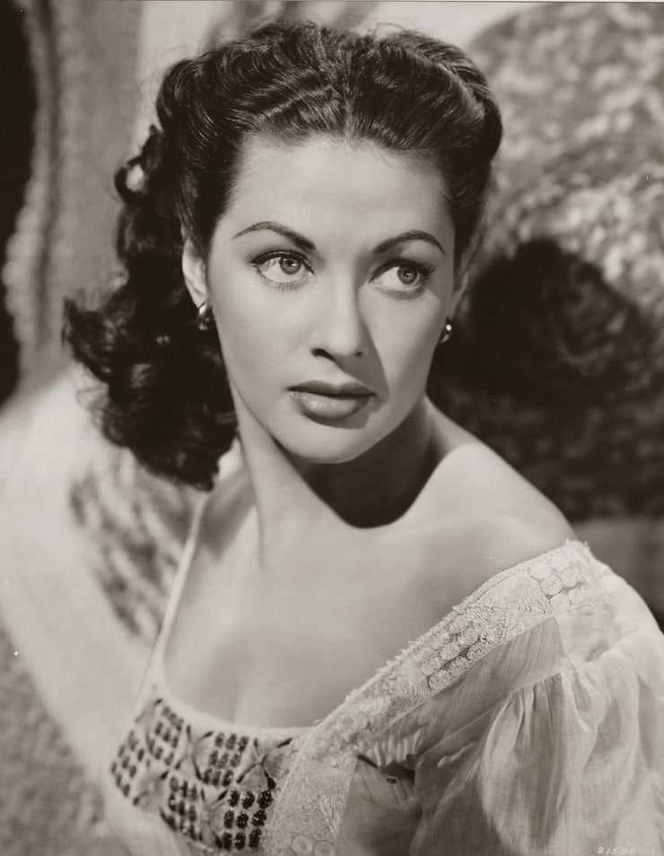 51 Sexy Yvonne De Carlo Boobs Pictures Which Will Get All Of You Perspiring 83