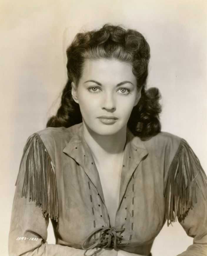 51 Sexy Yvonne De Carlo Boobs Pictures Which Will Get All Of You Perspiring 28