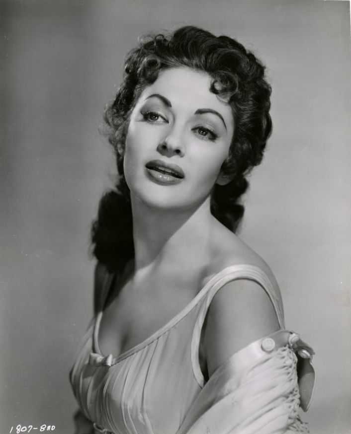 51 Sexy Yvonne De Carlo Boobs Pictures Which Will Get All Of You Perspiring 85