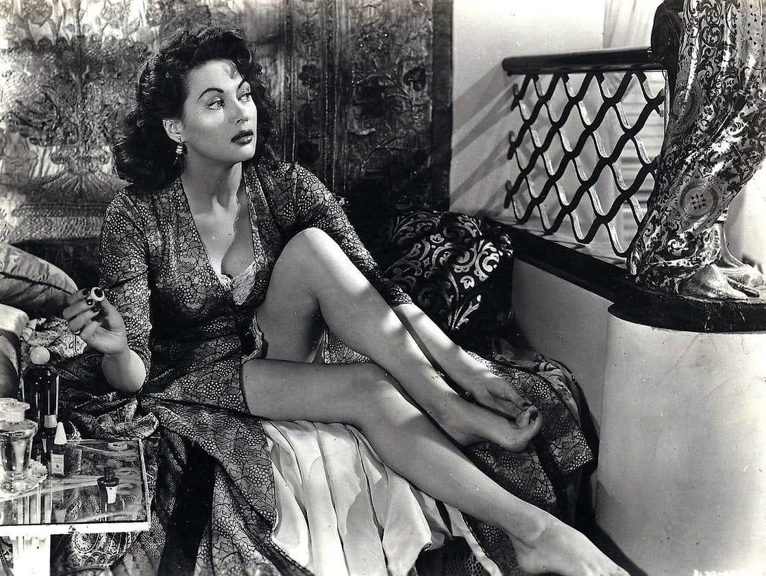 51 Sexy Yvonne De Carlo Boobs Pictures Which Will Get All Of You Perspiring 74