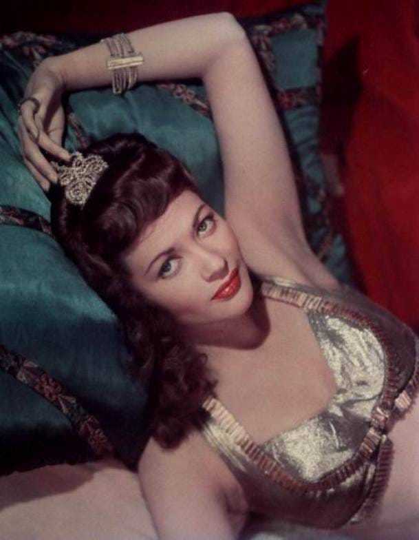51 Sexy Yvonne De Carlo Boobs Pictures Which Will Get All Of You Perspiring 64
