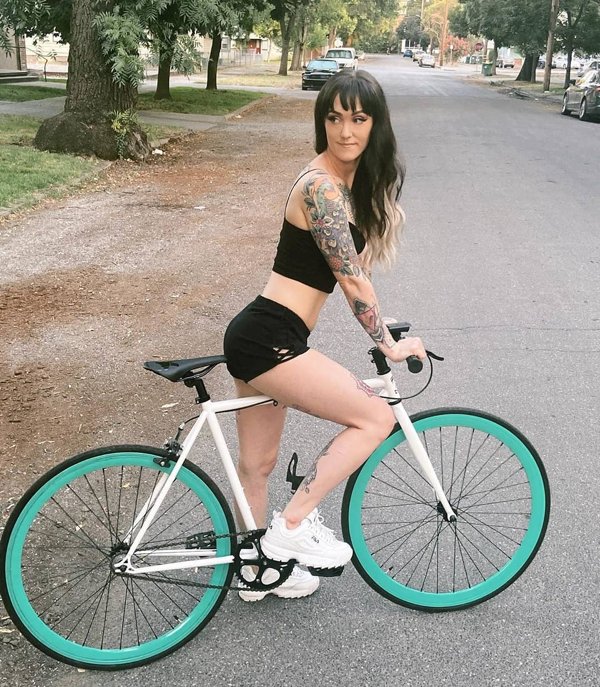 Free Bicycle, bicycle, I want to ride her bicycle (33 Photos) 24