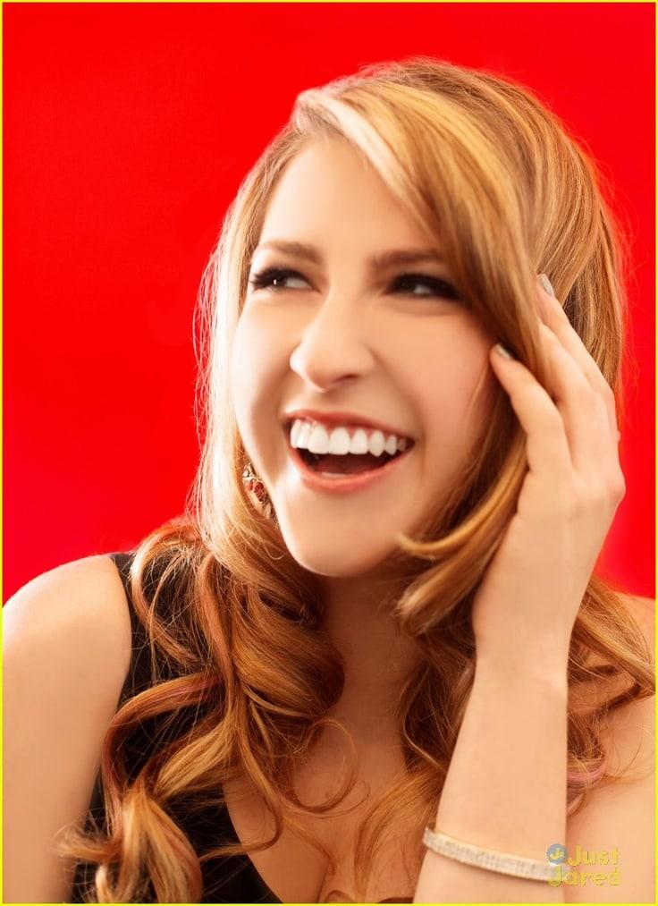 60+ Sexy Eden Sher Boobs Pictures Which Get You Addicted To Her Sexy Body 44