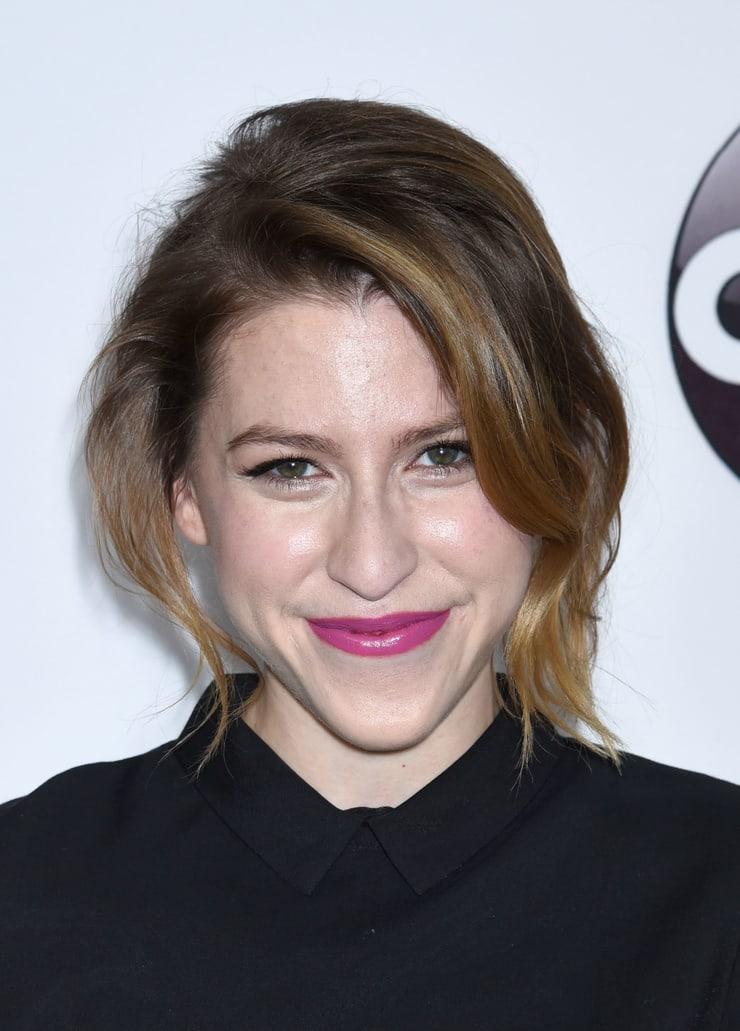 60+ Sexy Eden Sher Boobs Pictures Which Get You Addicted To Her Sexy Body 9