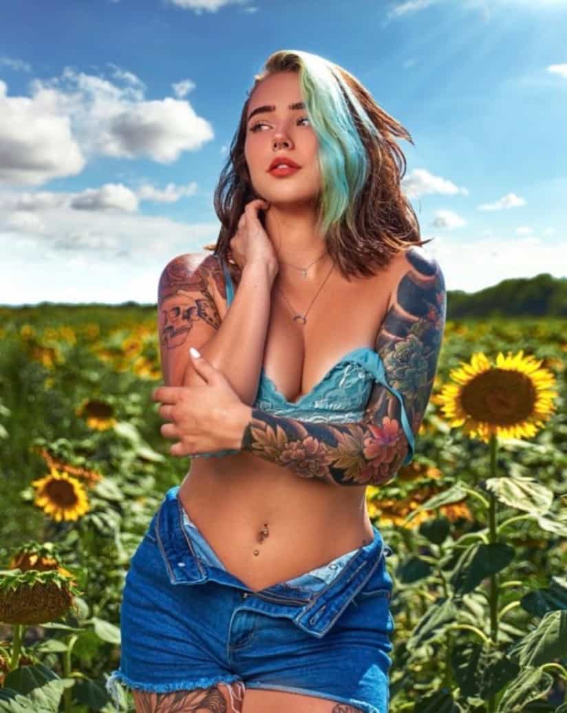 50+ Hot Girls Turned Their Bodies Into Art 410
