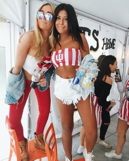 Sporty Girls 2020. I’d abandon my team in a heartbeat to root for hers . Well, they tried (25 Photos) 26