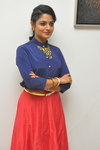 Tamil Actress Nikki Vimal Photo Gallery 44