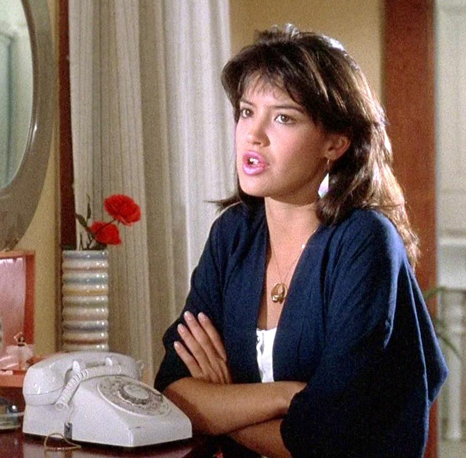 70+ Hot Pictures Of Phoebe Cates Which Will Make You Melt 3