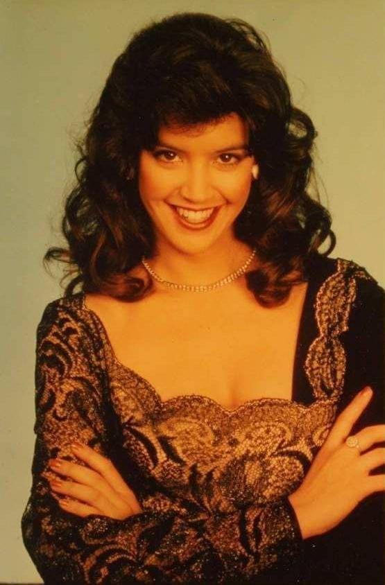 70+ Hot Pictures Of Phoebe Cates Which Will Make You Melt 12