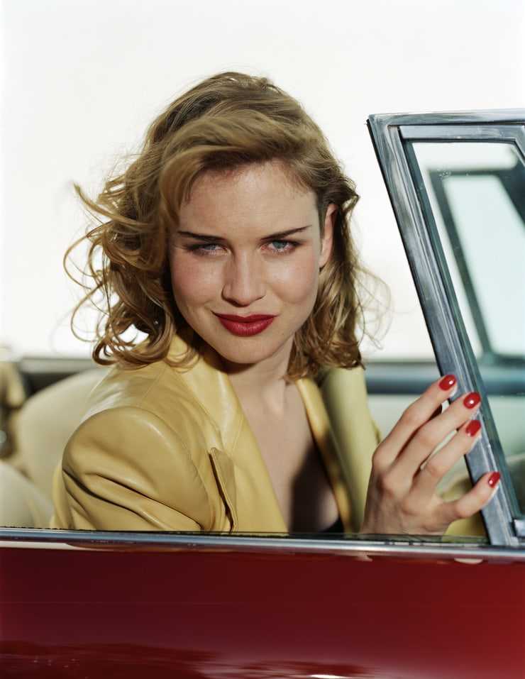 60+ Hot Pictures Of Renee Zellweger Which Are Sure To Leave You Spellbound 189