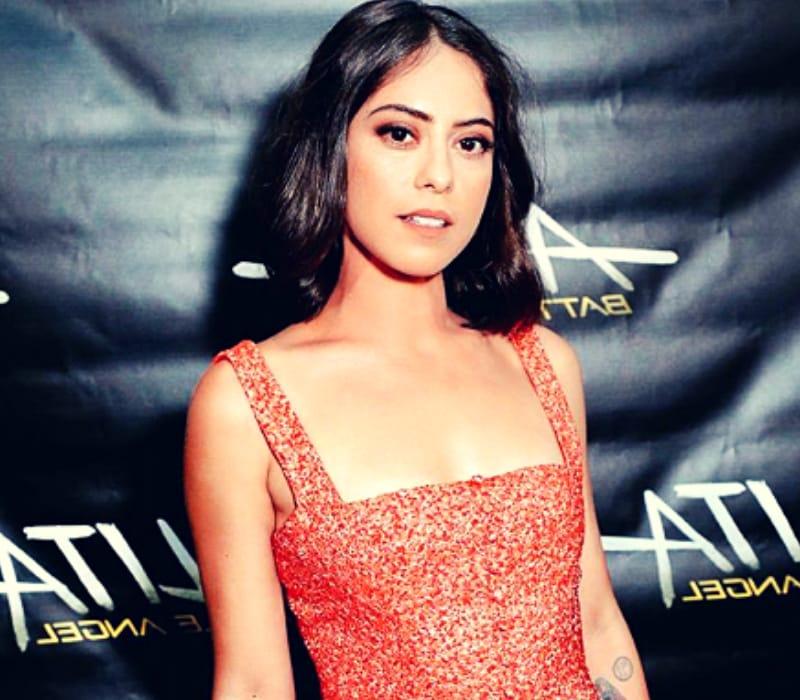 70+ Hot Pictures Of Rosa Salazar Are Slices Of Heaven 4