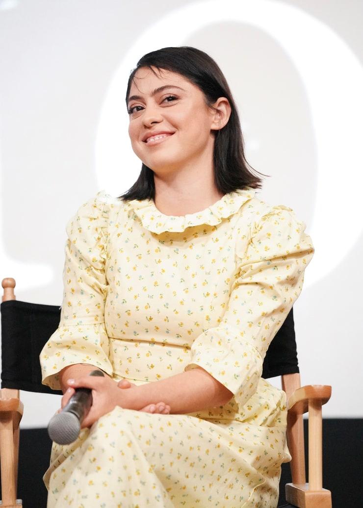 70+ Hot Pictures Of Rosa Salazar Are Slices Of Heaven 13