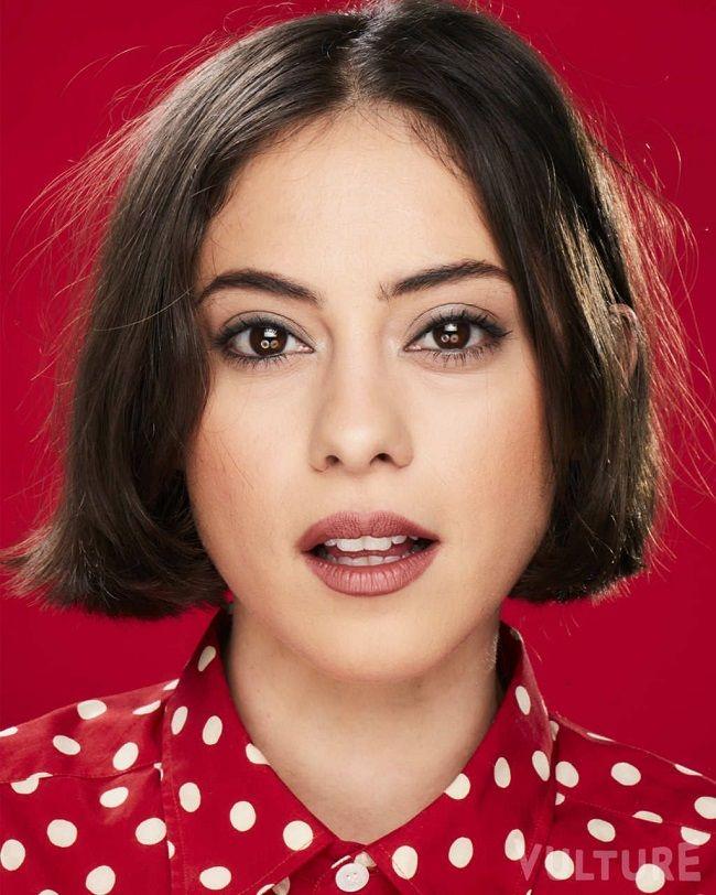 70+ Hot Pictures Of Rosa Salazar Are Slices Of Heaven 22