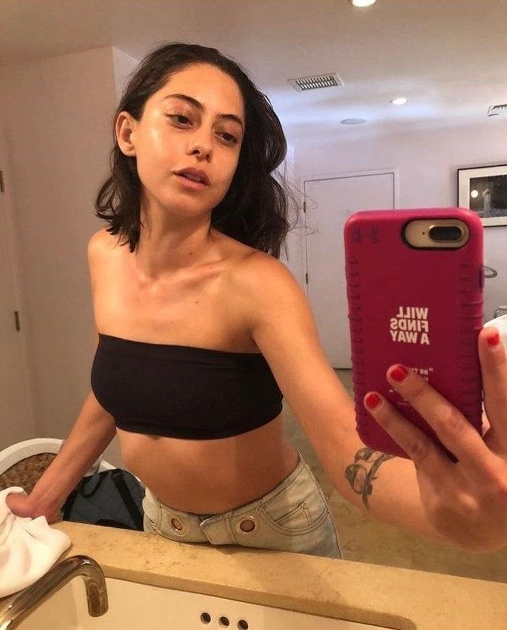 70+ Hot Pictures Of Rosa Salazar Are Slices Of Heaven 12