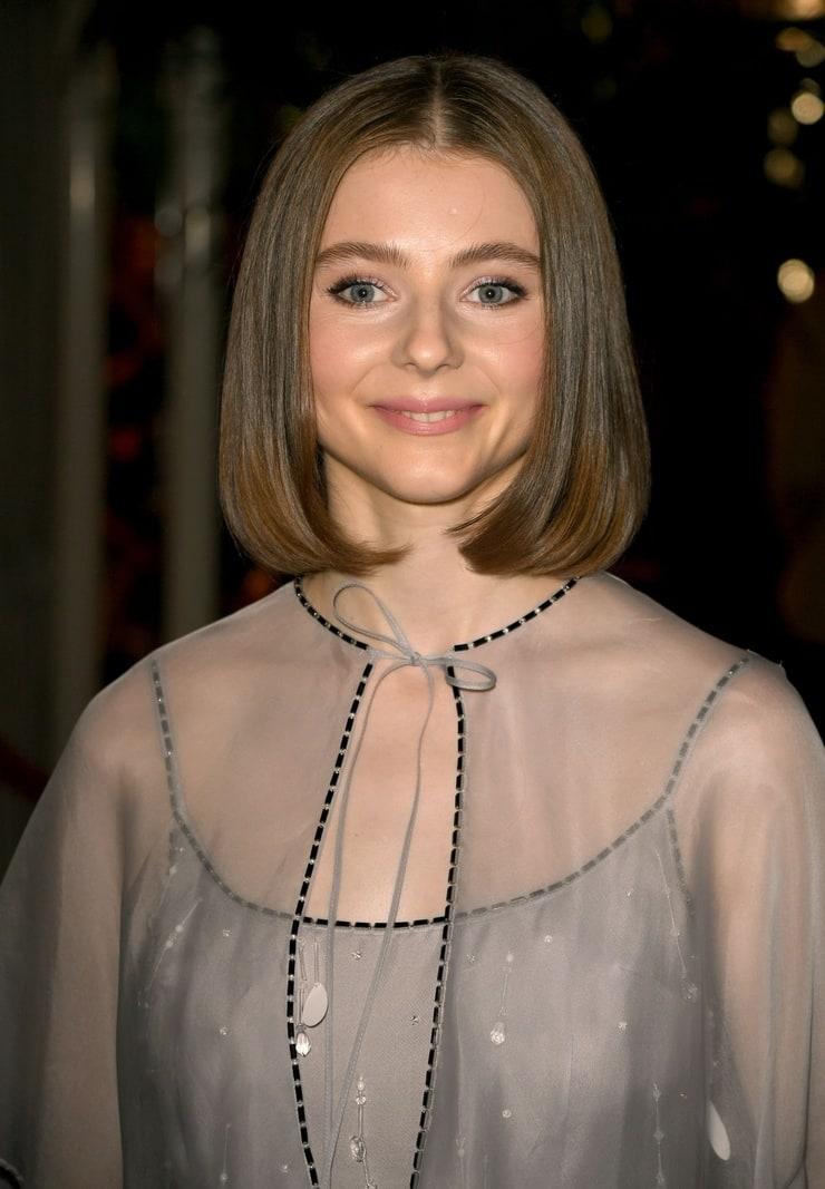 60+ Hot Pictures Of Thomasin McKenzie Which Will Make You Forget Your Girlfriend 31