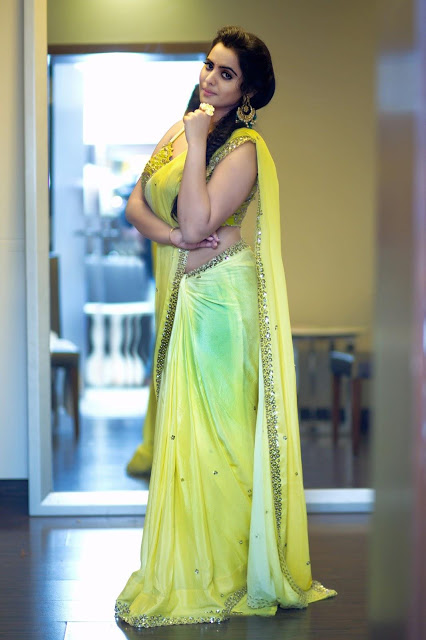Manasa Himavarsha Telugu Cute Actress Latest Pics In Sleeveless Saree 5
