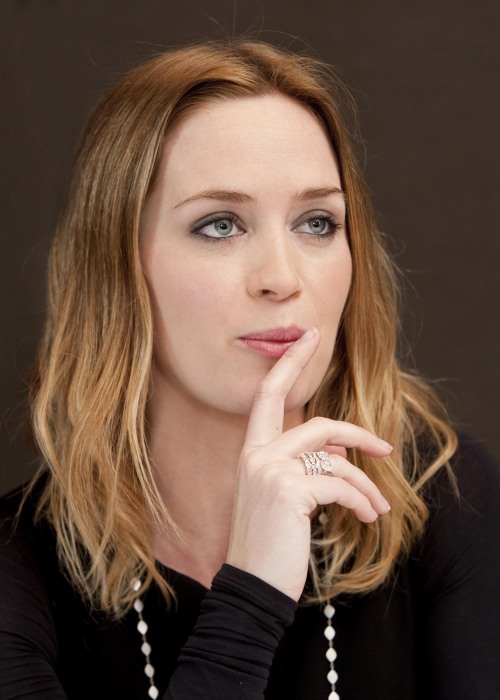 hqcelebritiescom:Emily Blunt 4700 High Quality Pictures4700... 3
