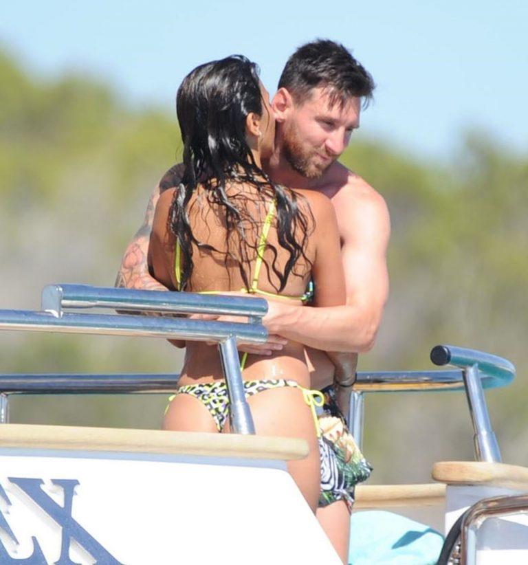 Lionel Messi and Antonela Roccuzzo Enjoys Holiday In Ibiza (20 Pics) 12