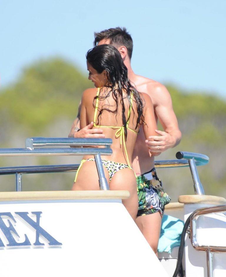 Lionel Messi and Antonela Roccuzzo Enjoys Holiday In Ibiza (20 Pics) 14. 