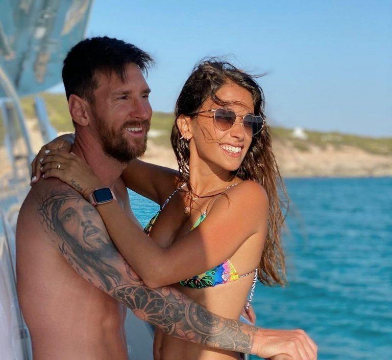Lionel Messi and Antonela Roccuzzo Enjoys Holiday In Ibiza (20 Pics) 10