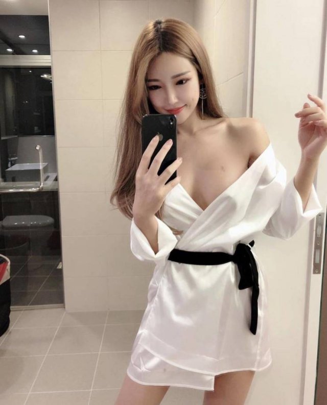 50+ Hottest Asian Girls 33
