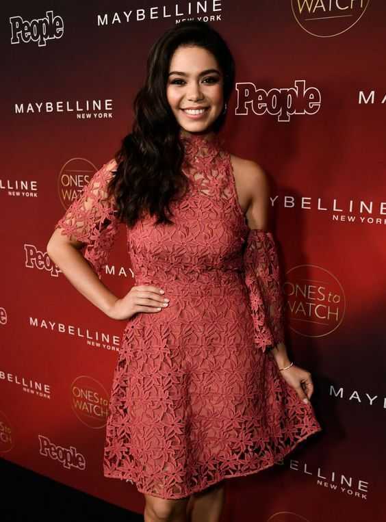 38 Auli’i Cravalho Nude Pictures Will Drive You Frantically Enamored With This Sexy Vixen 20