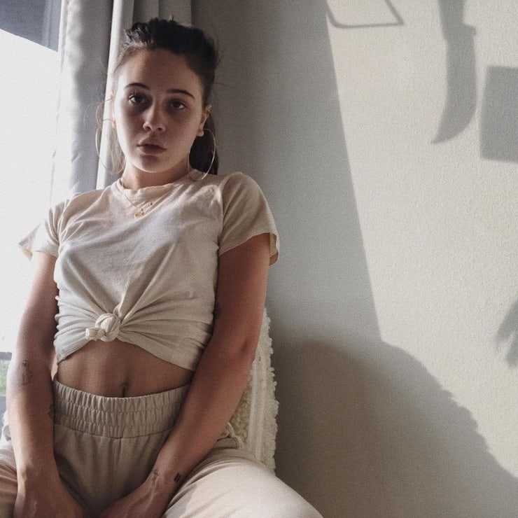 51 Hottest Bea Miller Big Butt Pictures Showcase Her As A Capable Entertainer 47