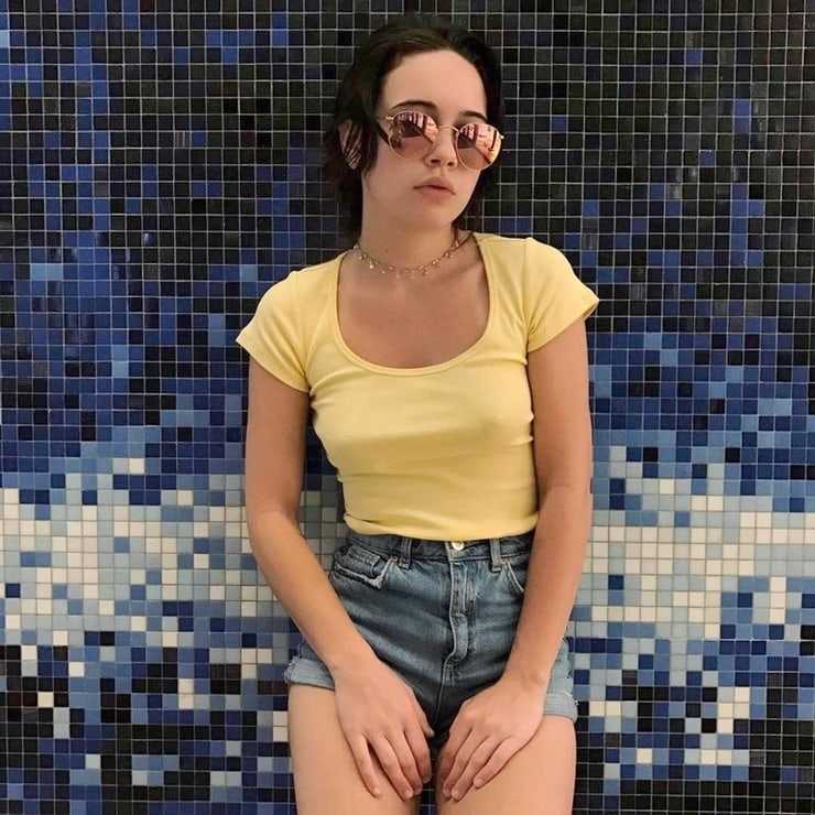 51 Hottest Bea Miller Big Butt Pictures Showcase Her As A Capable Entertainer 43