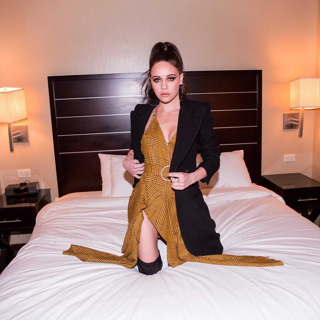 51 Hottest Bea Miller Big Butt Pictures Showcase Her As A Capable Entertainer 64