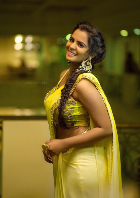 Manasa Himavarsha Telugu Cute Actress Latest Pics In Sleeveless Saree 7