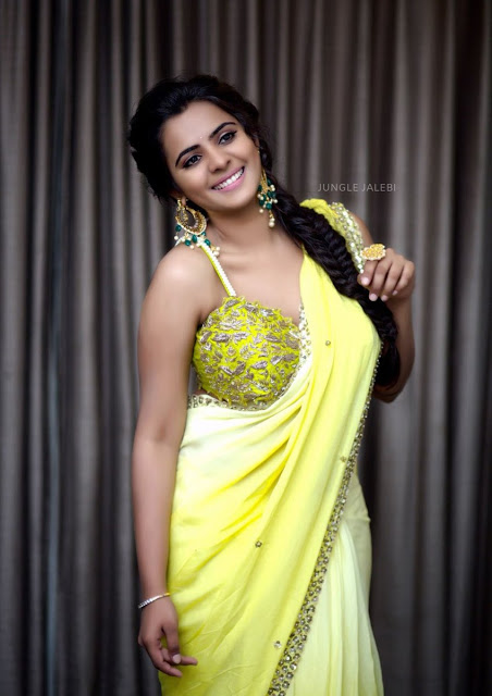 Manasa Himavarsha Telugu Cute Actress Latest Pics In Sleeveless Saree 8