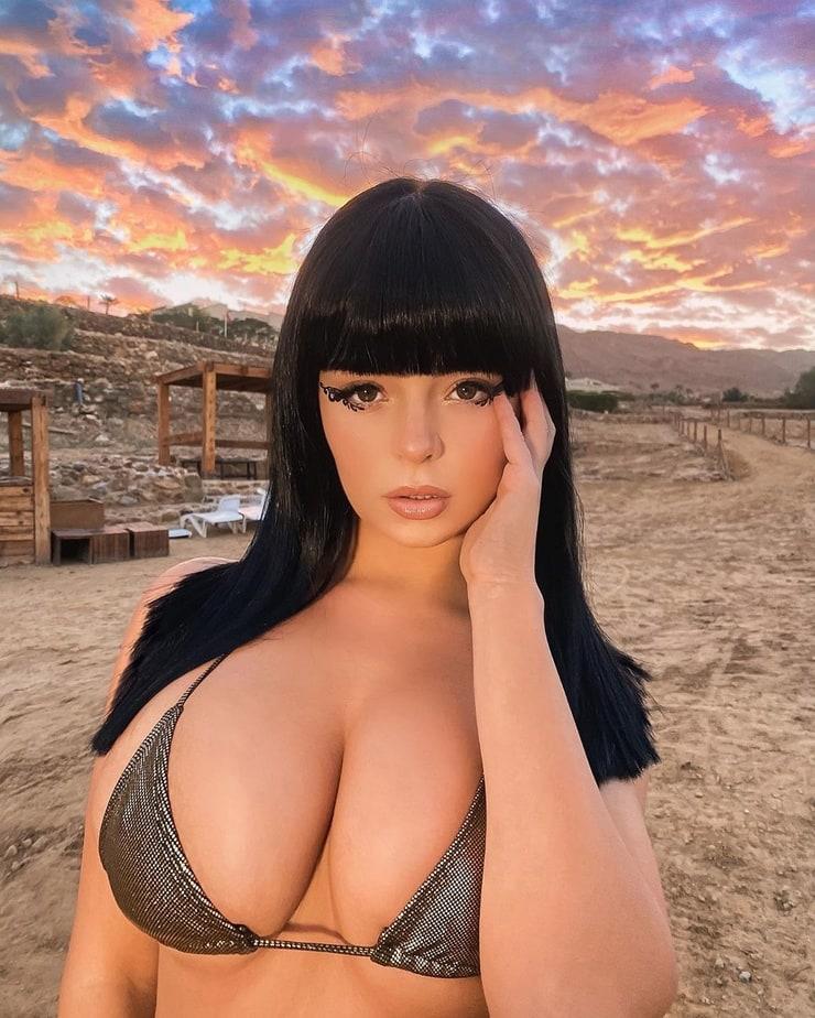 51 Hottest Demi Rose Mawby Bikini Pictures Expose Her Sexy Side 20