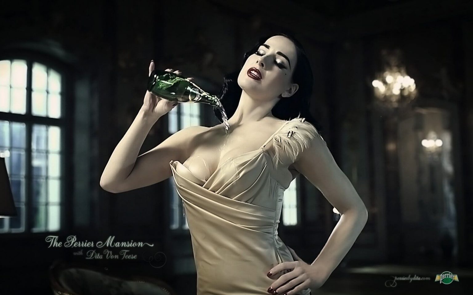 52 Dita Von Teese Nude Pictures Flaunt Her Well-Proportioned Body 11