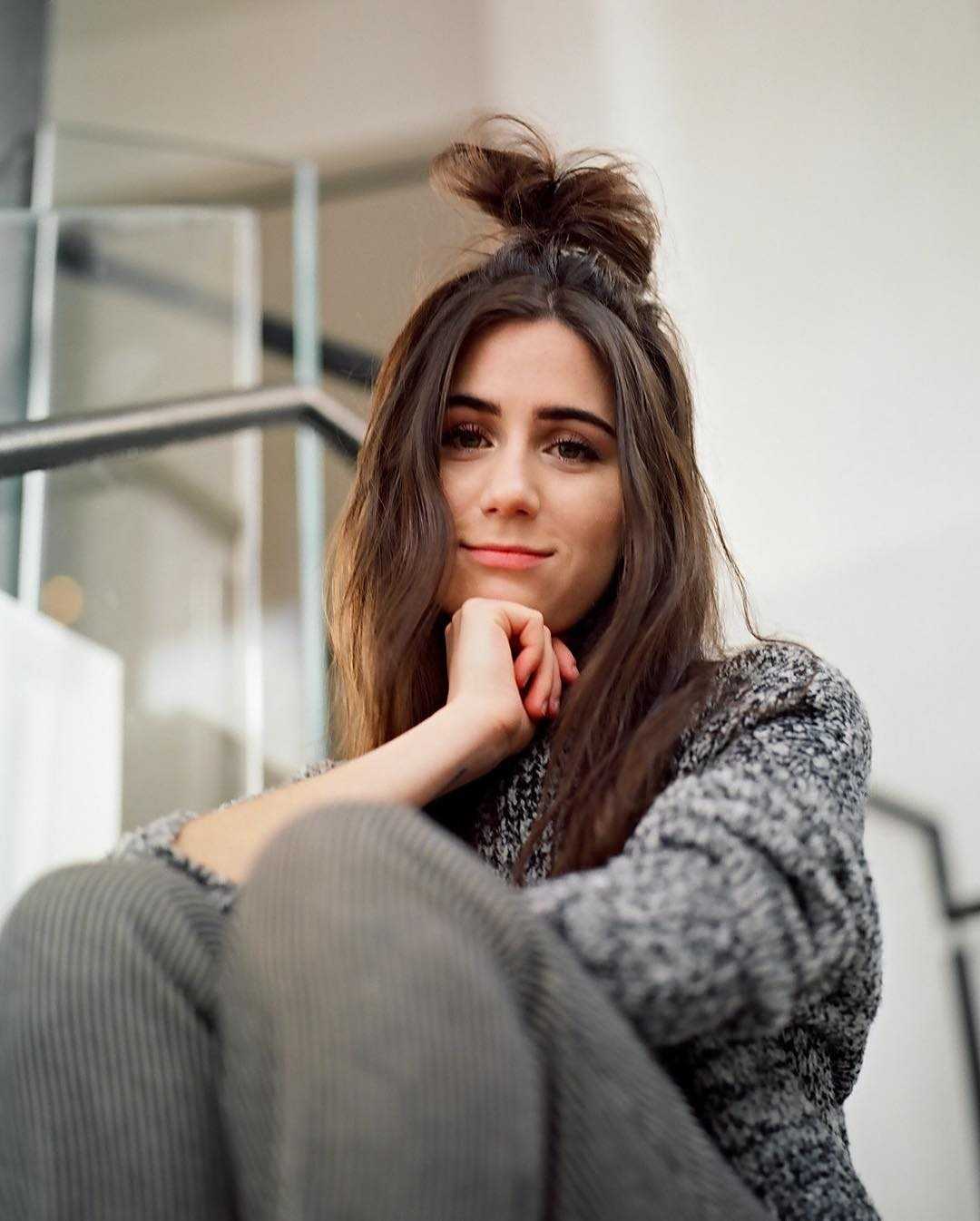 51 Hottest Dodie Big Butt Pictures Demonstrate That She Has Most Sweltering Legs 606