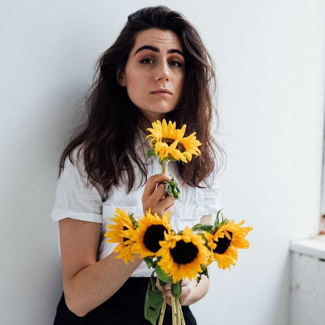 51 Hottest Dodie Big Butt Pictures Demonstrate That She Has Most Sweltering Legs 19