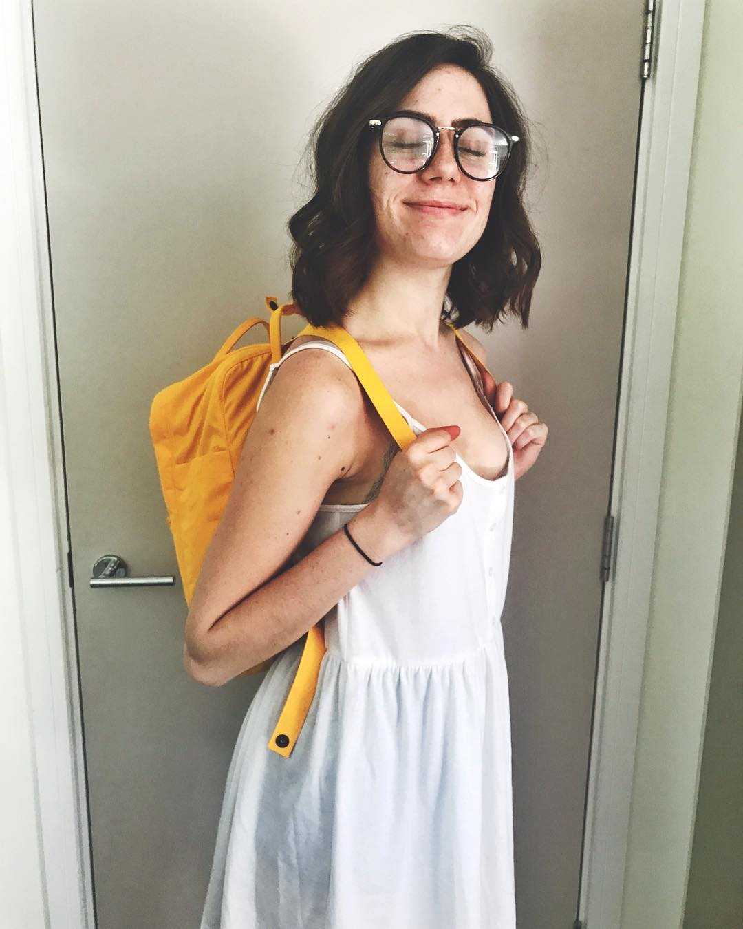 51 Hottest Dodie Big Butt Pictures Demonstrate That She Has Most Sweltering Legs 591