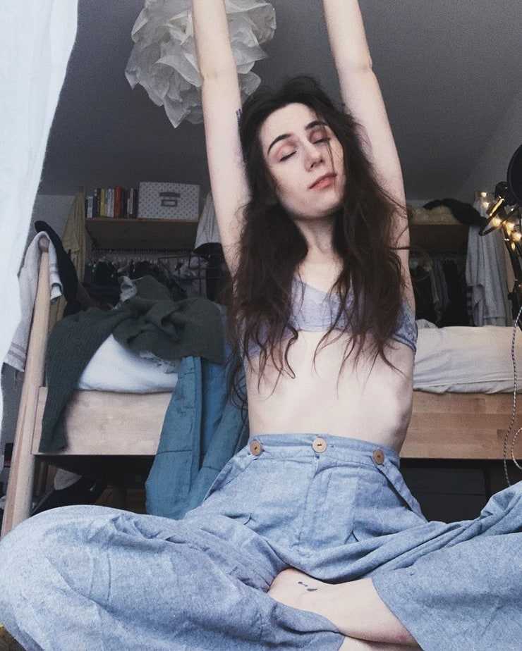 51 Hottest Dodie Big Butt Pictures Demonstrate That She Has Most Sweltering Legs 626