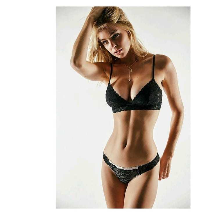 51 Hottest Elizabeth Turner Bikini Pictures Expose Her Sexy Side 30