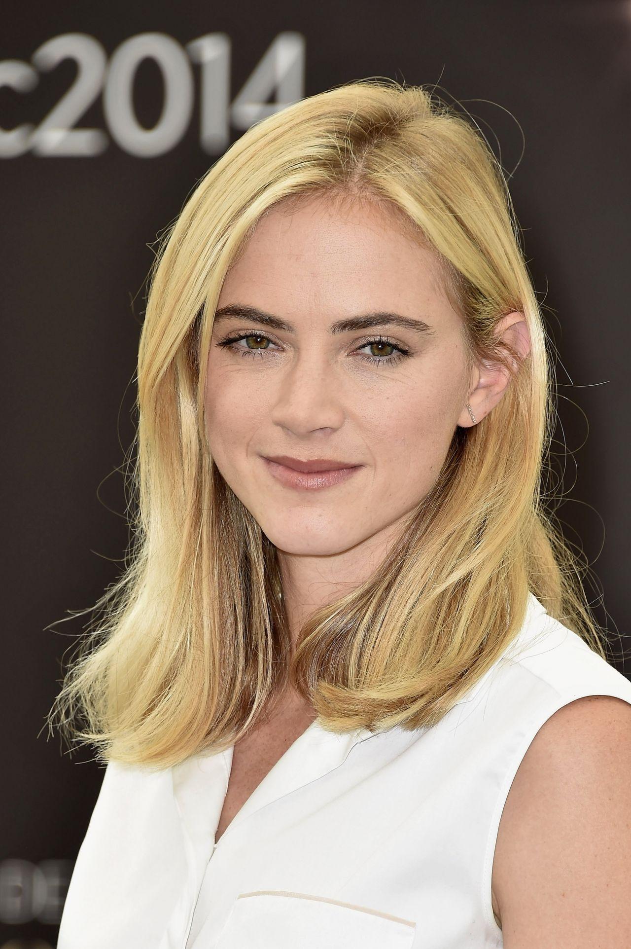 51 Hottest Emily Wickersham Big Butt Pictures Which Will Make You Slobber For Her 19