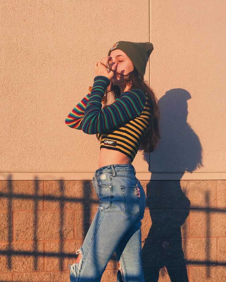 51 Sexy Emma Chamberlain Boobs Pictures Will Leave You Stunned By Her Sexiness 614