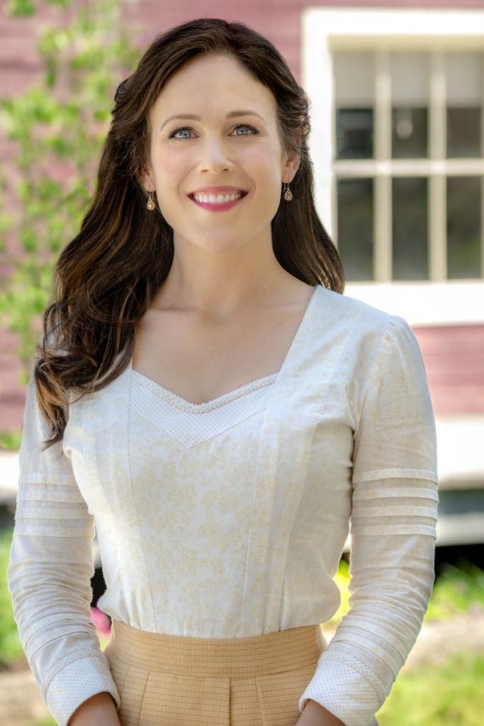 38 Erin Krakow Nude Pictures That Are Appealingly Attractive 20