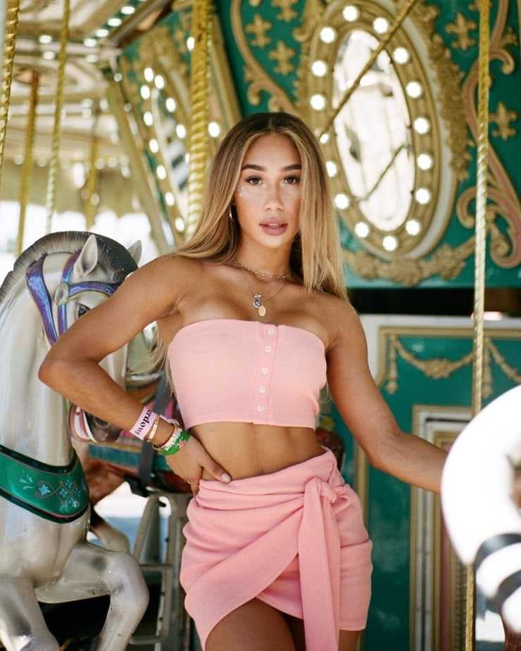 51 Sexy Eva Gutowski Boobs Pictures Are Simply Excessively Enigmatic 41