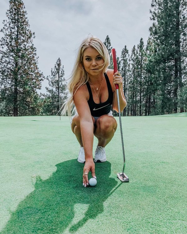 35 Hot Golf Girls 22