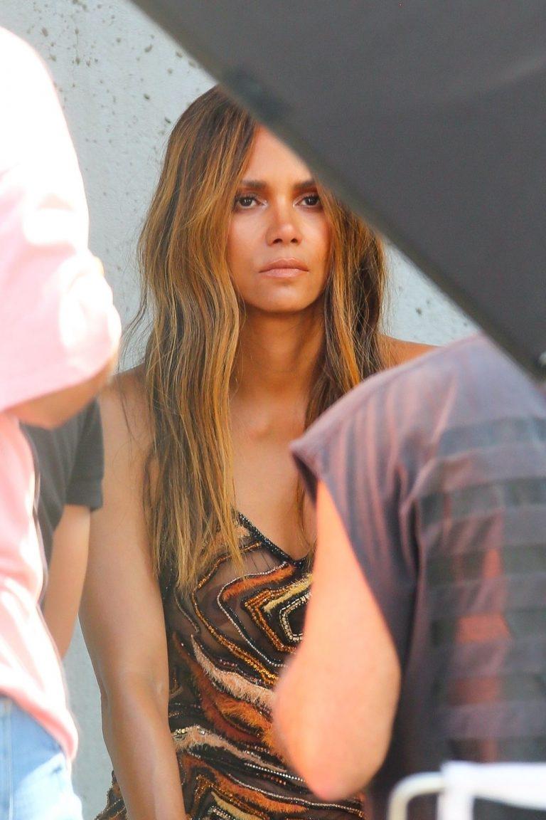 Halle Berry Looks Stunning In Recent Shoot (11 Pics) 3