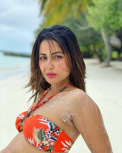 Bollywood Beauty Hina Khan's Bikini Holiday In Maldives 5