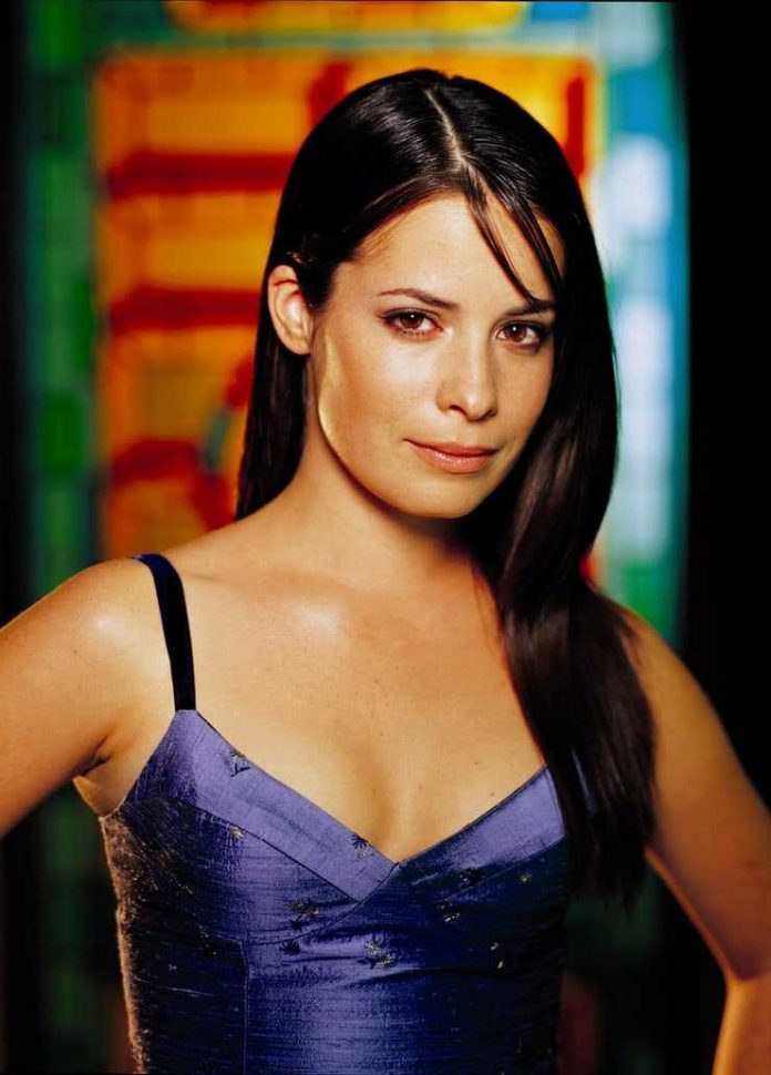 46 Holly Marie Combs Nude Pictures Flaunt Her Diva Like Looks 26