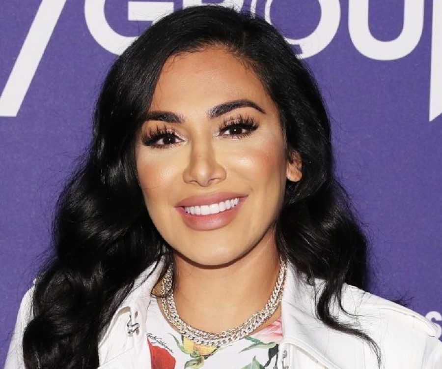 51 Sexy Huda Kattan Boobs Pictures Are Simply Excessively Enigmatic 379