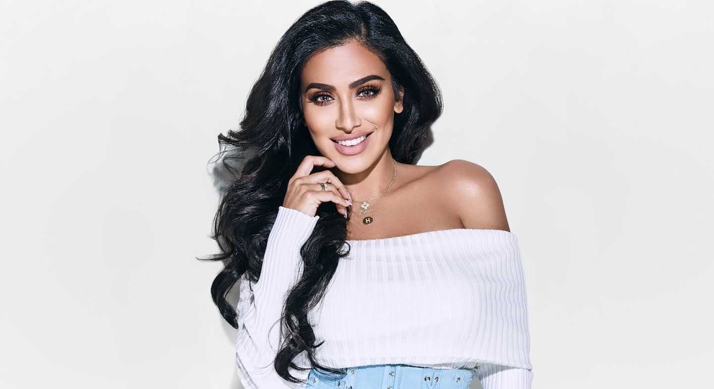 51 Sexy Huda Kattan Boobs Pictures Are Simply Excessively Enigmatic 17