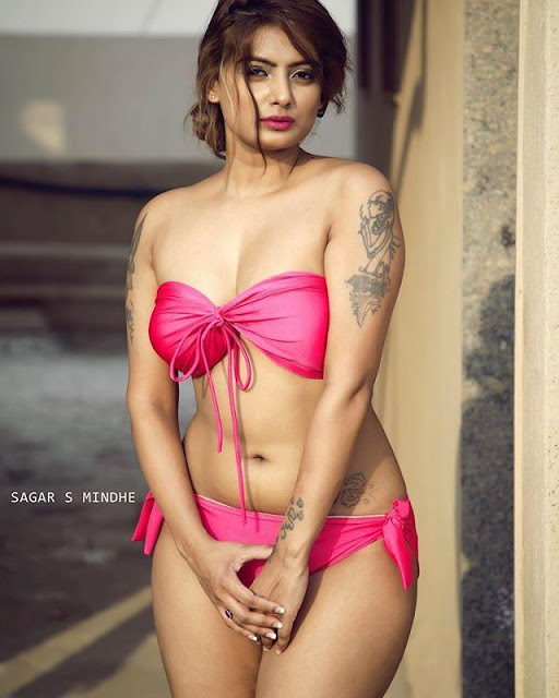 Model Twinkle Kapoor Hot Bikini Pics 3